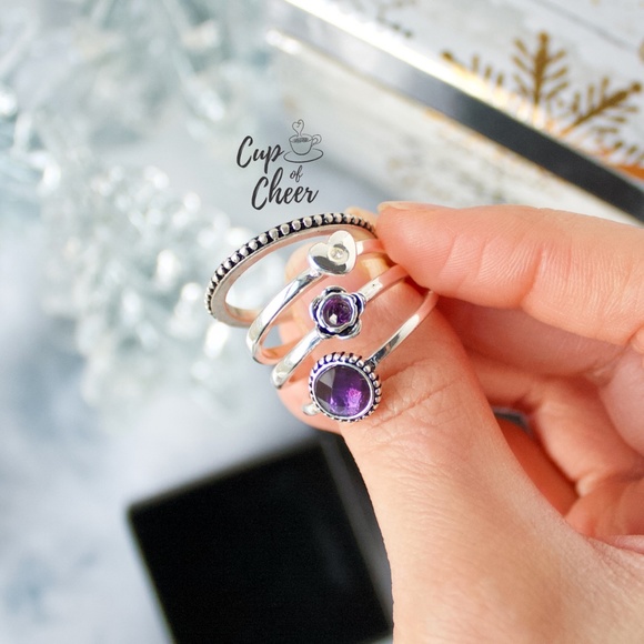 ✨2/$30 ❄️Avon Chic Stackable Ring Set + free gift! - Picture 1 of 9